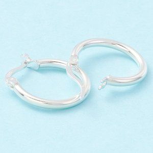 18mm  925 sterling silver hoop earrings NWOT easy close classic Hoops 3/4"